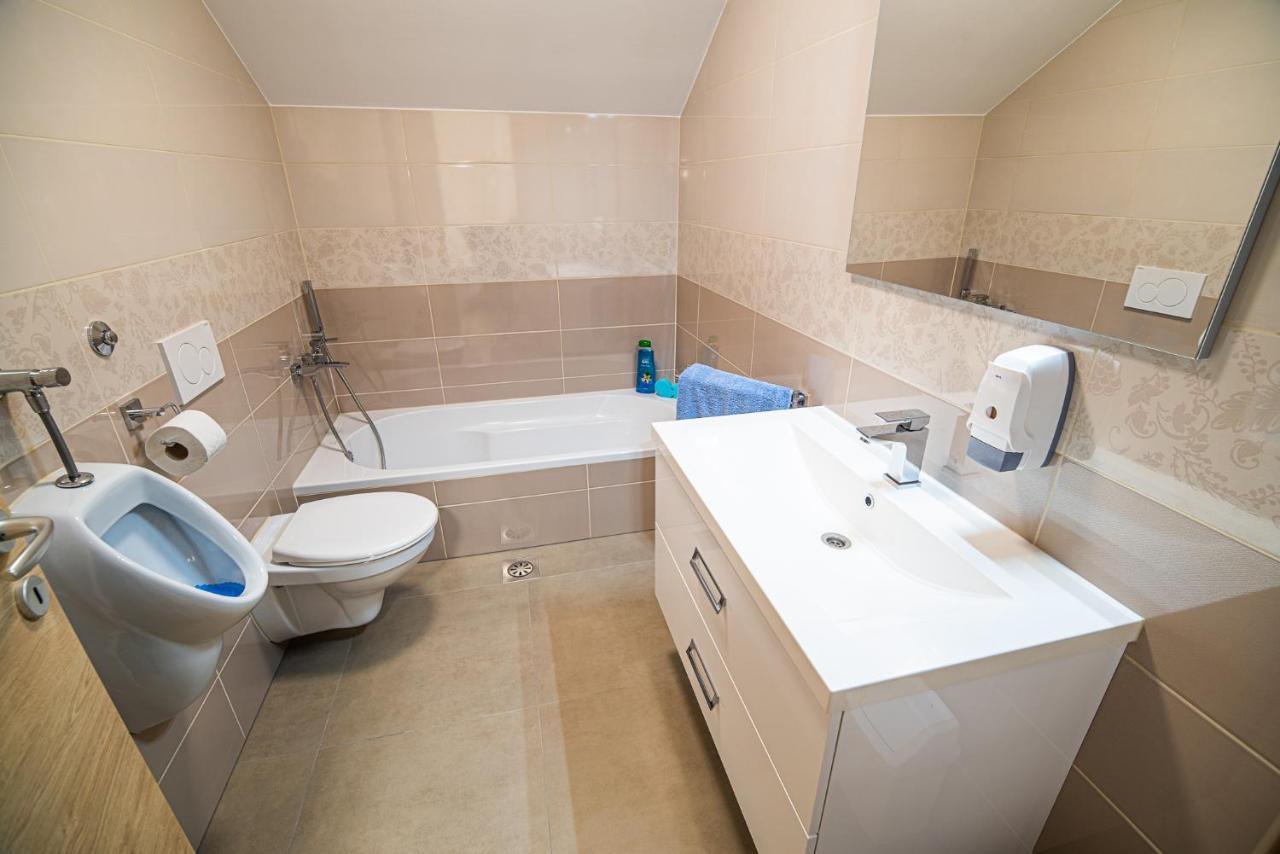 Holiday Home With Hot Tub And Sauna Sabina Rovte Kültér fotó