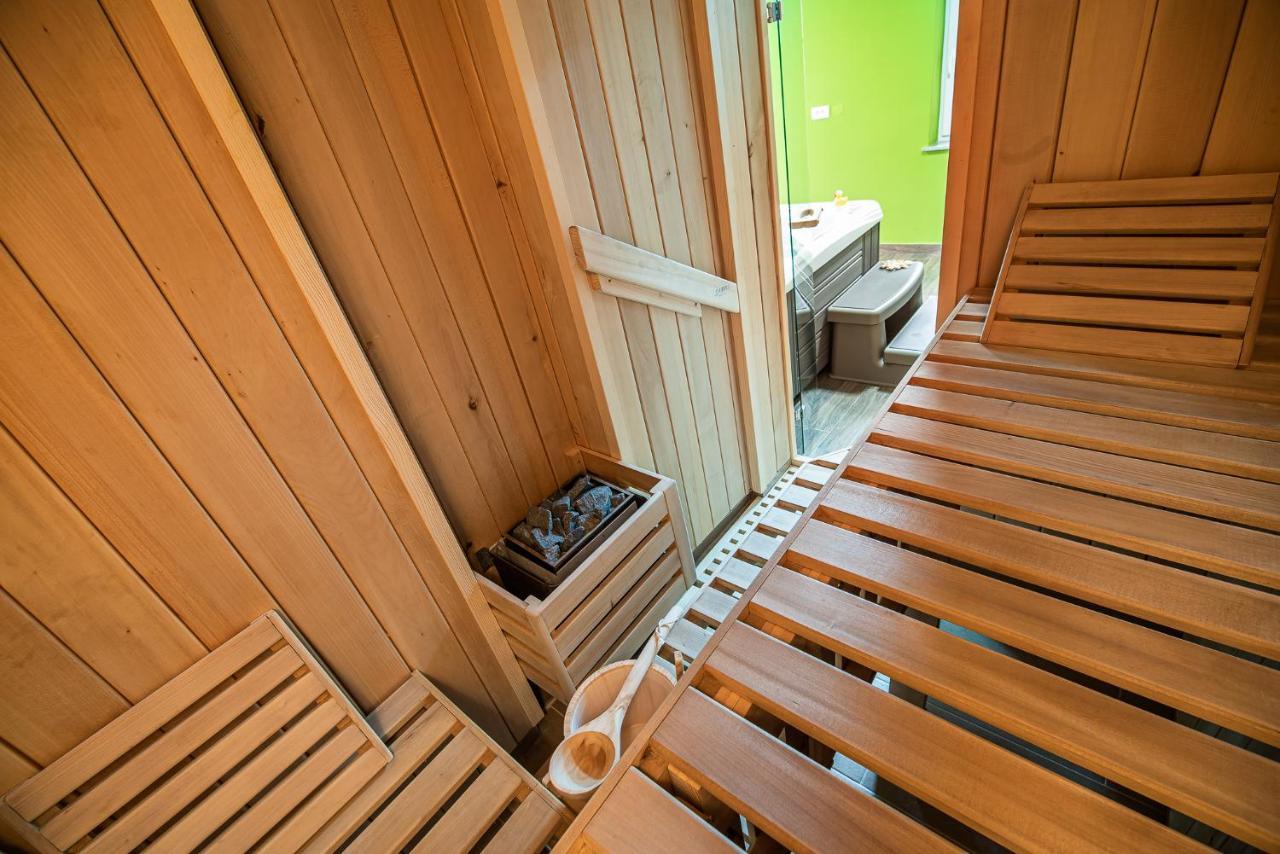 Holiday Home With Hot Tub And Sauna Sabina Rovte Kültér fotó