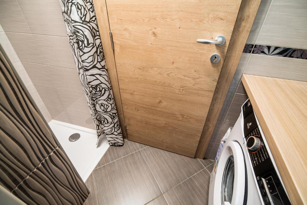 Holiday Home With Hot Tub And Sauna Sabina Rovte Kültér fotó