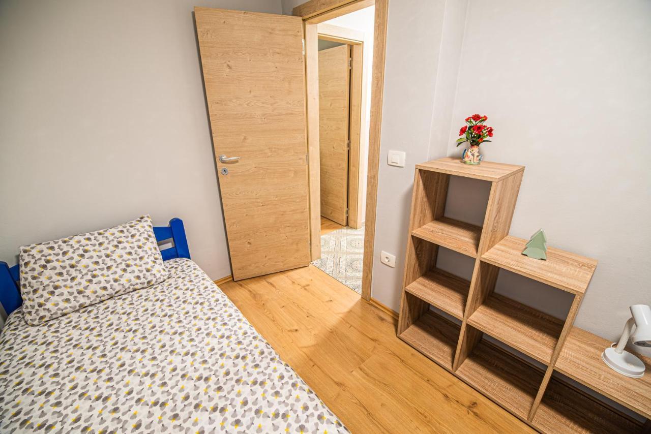 Holiday Home With Hot Tub And Sauna Sabina Rovte Kültér fotó