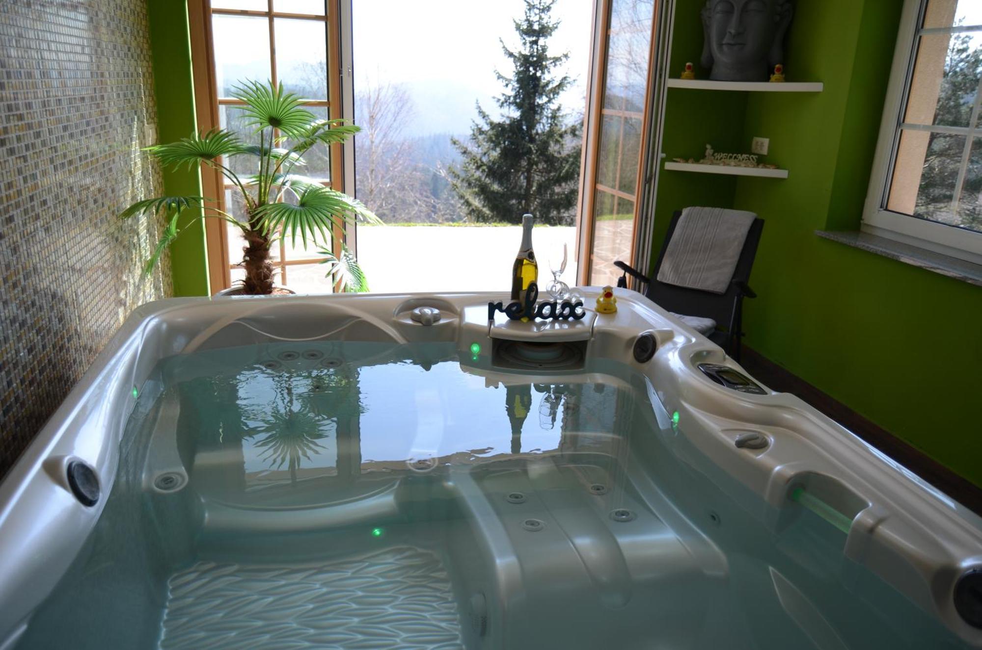 Holiday Home With Hot Tub And Sauna Sabina Rovte Kültér fotó