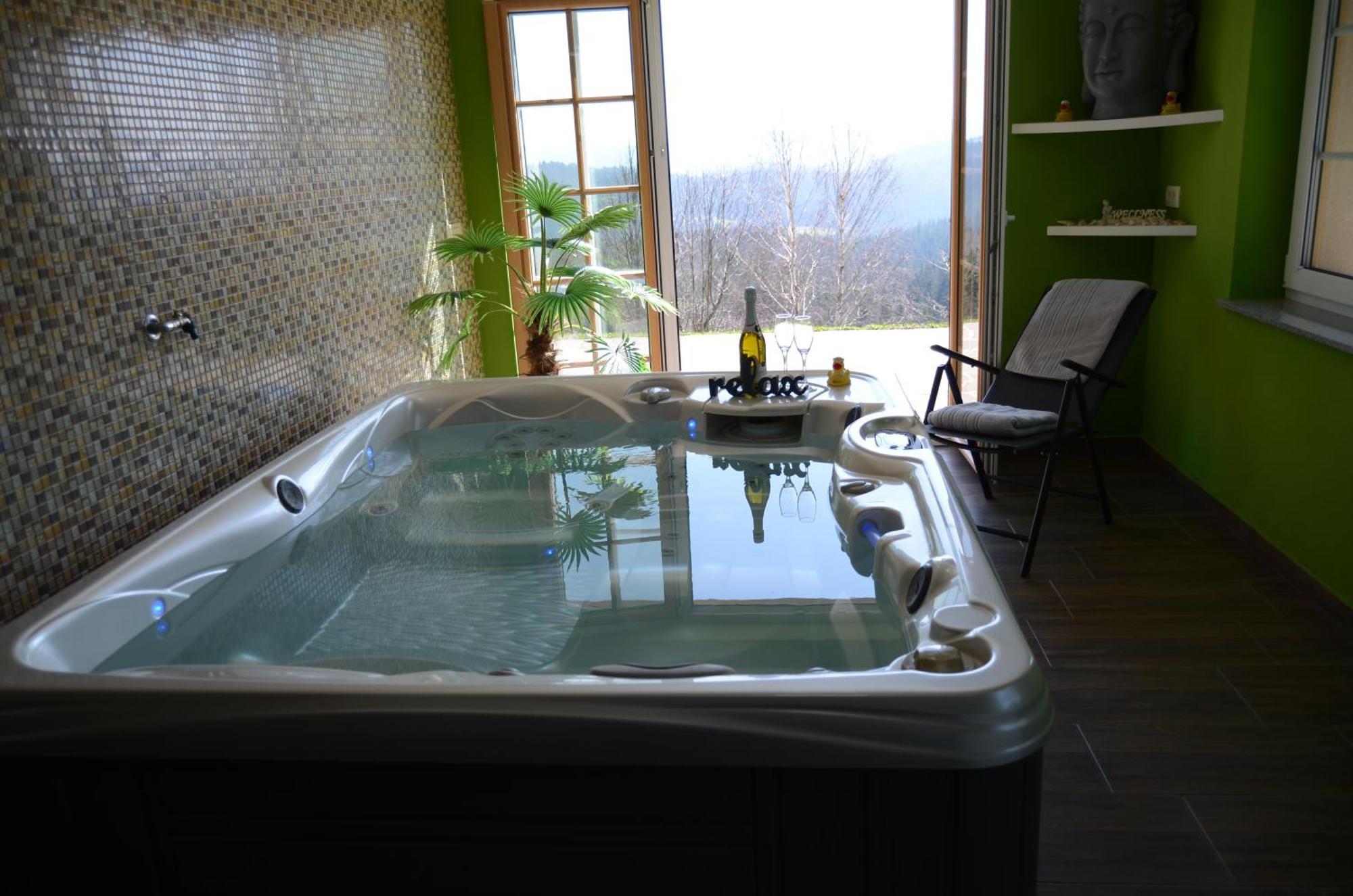 Holiday Home With Hot Tub And Sauna Sabina Rovte Kültér fotó