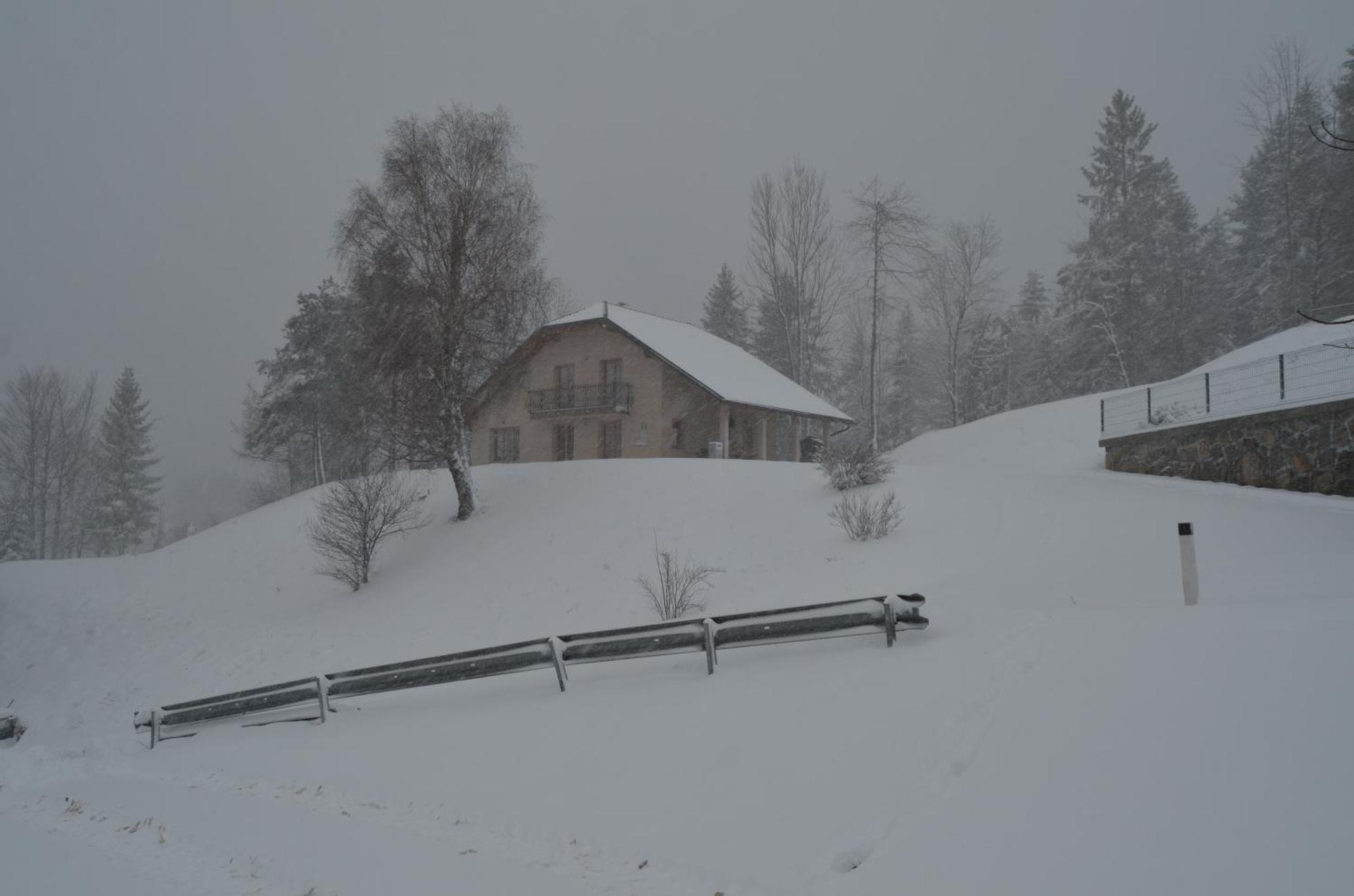 Holiday Home With Hot Tub And Sauna Sabina Rovte Kültér fotó